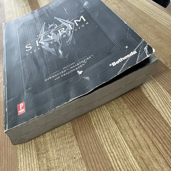 Paperback Elder Scrolls V: Skyrim Legendary Edition Game Guide - No Map - Picture 2 of 15